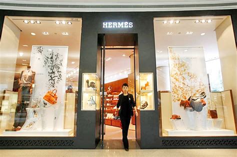 Hermes celebrates record profit with staff bonuses